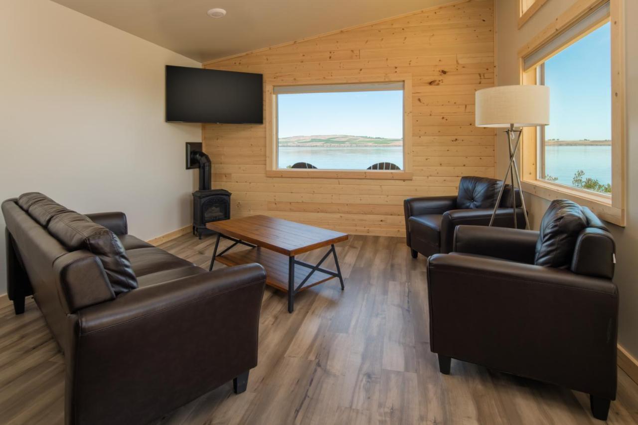 River Lodge And Cabins Boardman エクステリア 写真